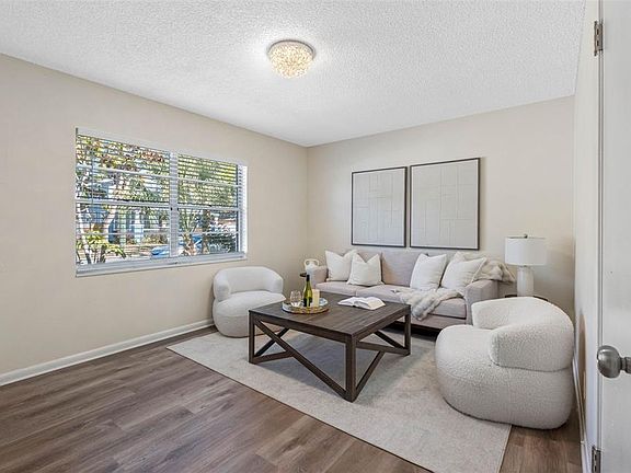 3rd image of 1740 W Walnut St