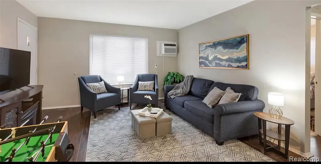 2 bed, 1.0 bath, 852 sqft, $1,600 — Photo 4