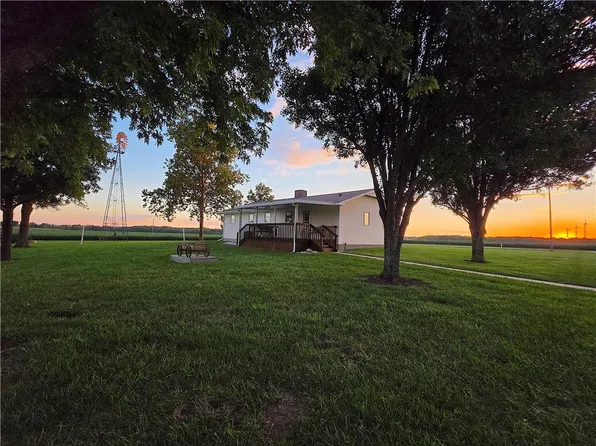31356 NW Barton Rd, Garnett, KS 66032