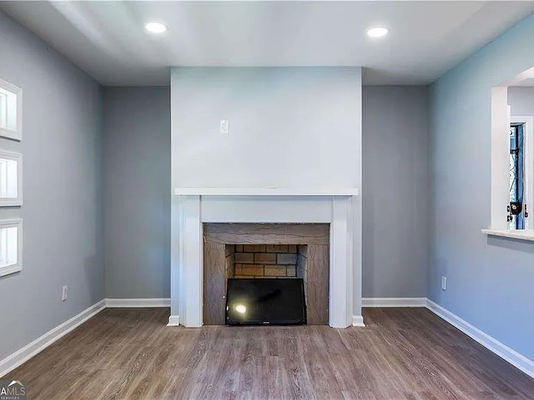 228 W Simon Ter NW — Photo 9