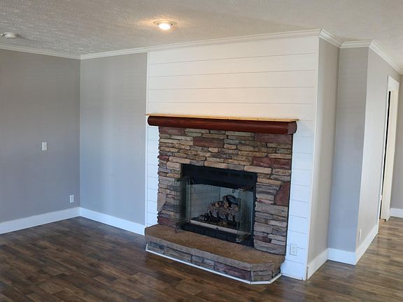 4th image of 30 Willow Creek Ln