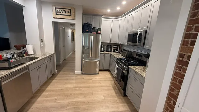 819 E 2nd St #3 — Photo 1