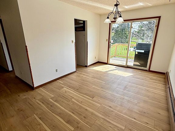 4th image of 811 Sunset Dr