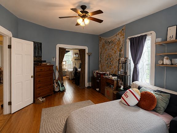 2nd image of 23 Dell St