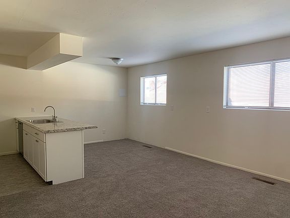 3rd image of 2820 Washburn St #4