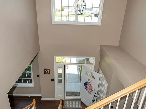 5th image of 560 Malloy St