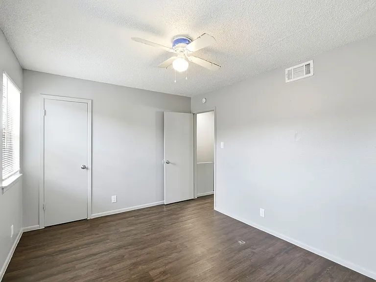 2319 Greenfield Pkwy — Photo 40