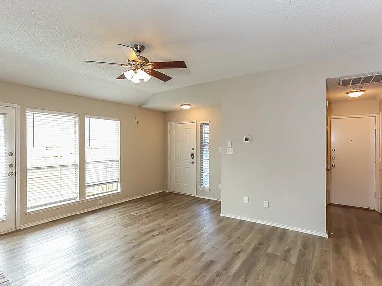 7445 Arbor Hill Dr — Photo 7
