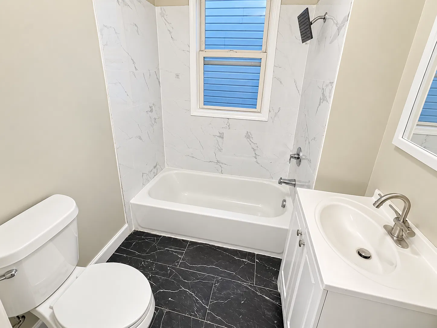 3 bed, 1.5 bath, 1200 sqft, $1,995 — Photo 3