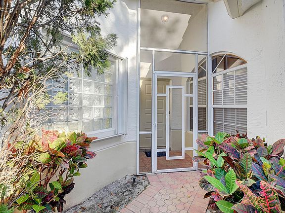 4th image of 15396 Rosaire Ln
