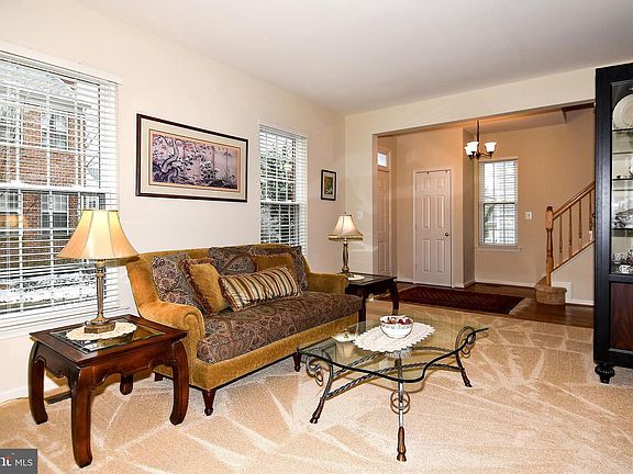 3rd image of 8715 Ivyberry Way