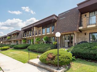 9105 S Roberts Rd APT 1A, Hickory Hills, IL 60457