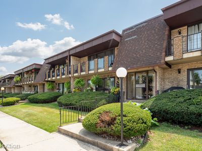 9105 S Roberts Rd APT 1A, Hickory Hills, IL, 60457