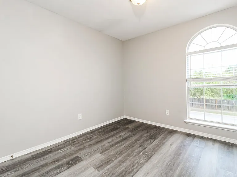 809 Pace Dr — Photo 15