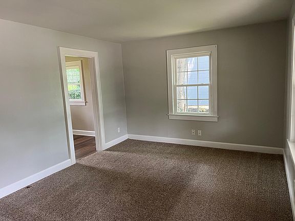 3rd image of 21 Weller Ave