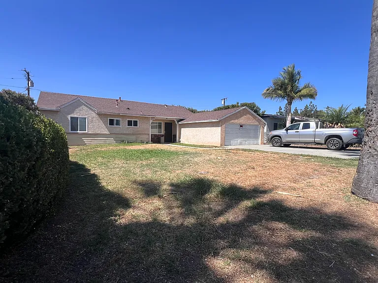 915 E Wingate St — Photo 27
