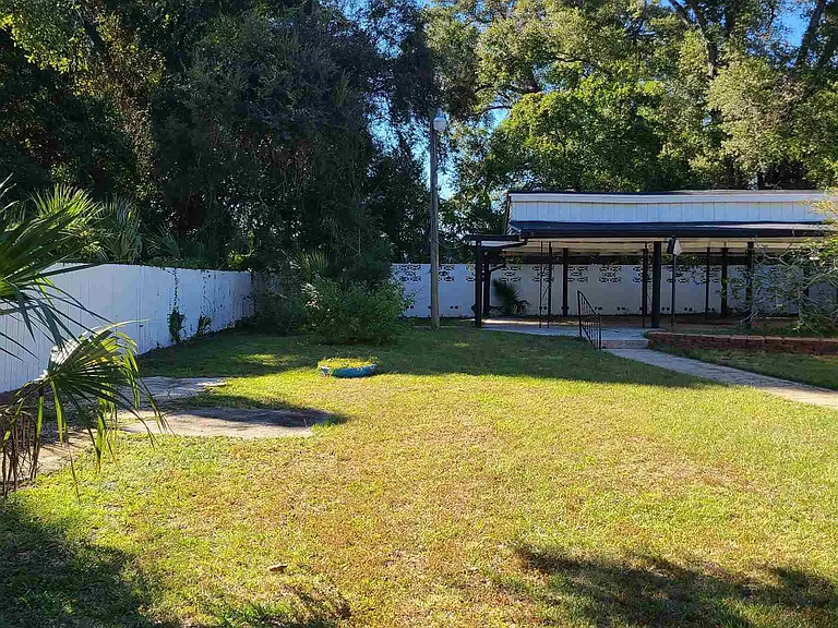 1301 W Lee St — Photo 21