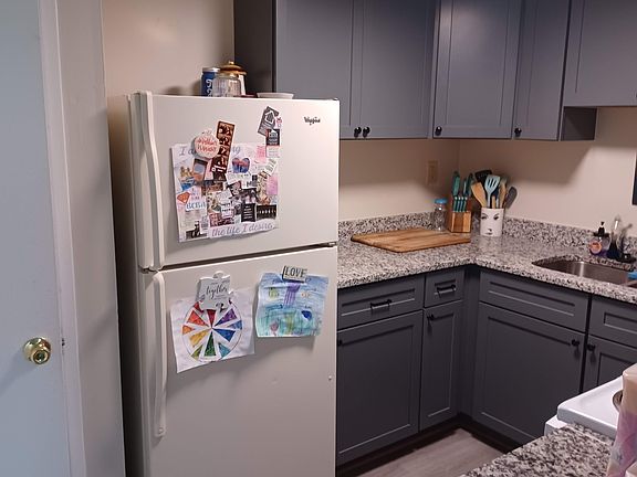 2nd image of 225 Chalmers Ct #3D-1