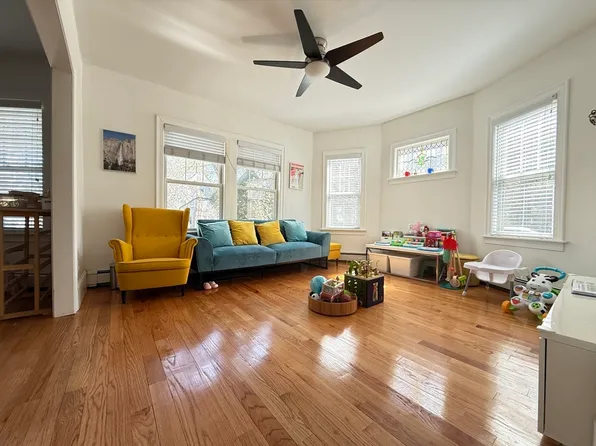 132 Middlesex Rd #1, Brookline, MA 02467