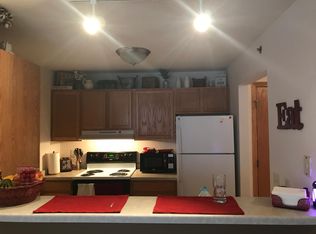 1060 N 115th St, Wauwatosa, WI 53226