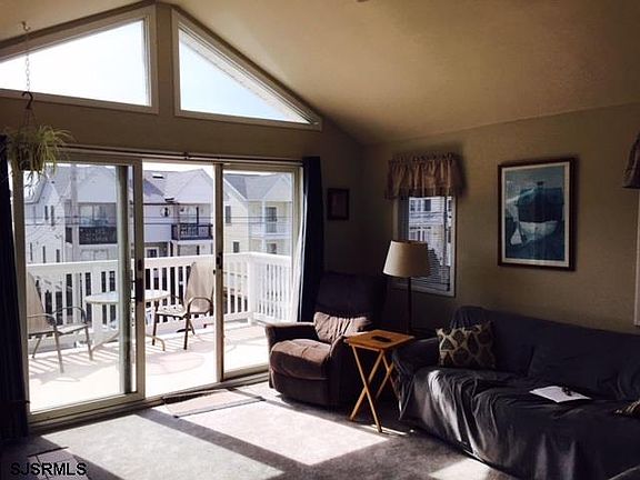 3rd image of 322 Simpson Ave #322