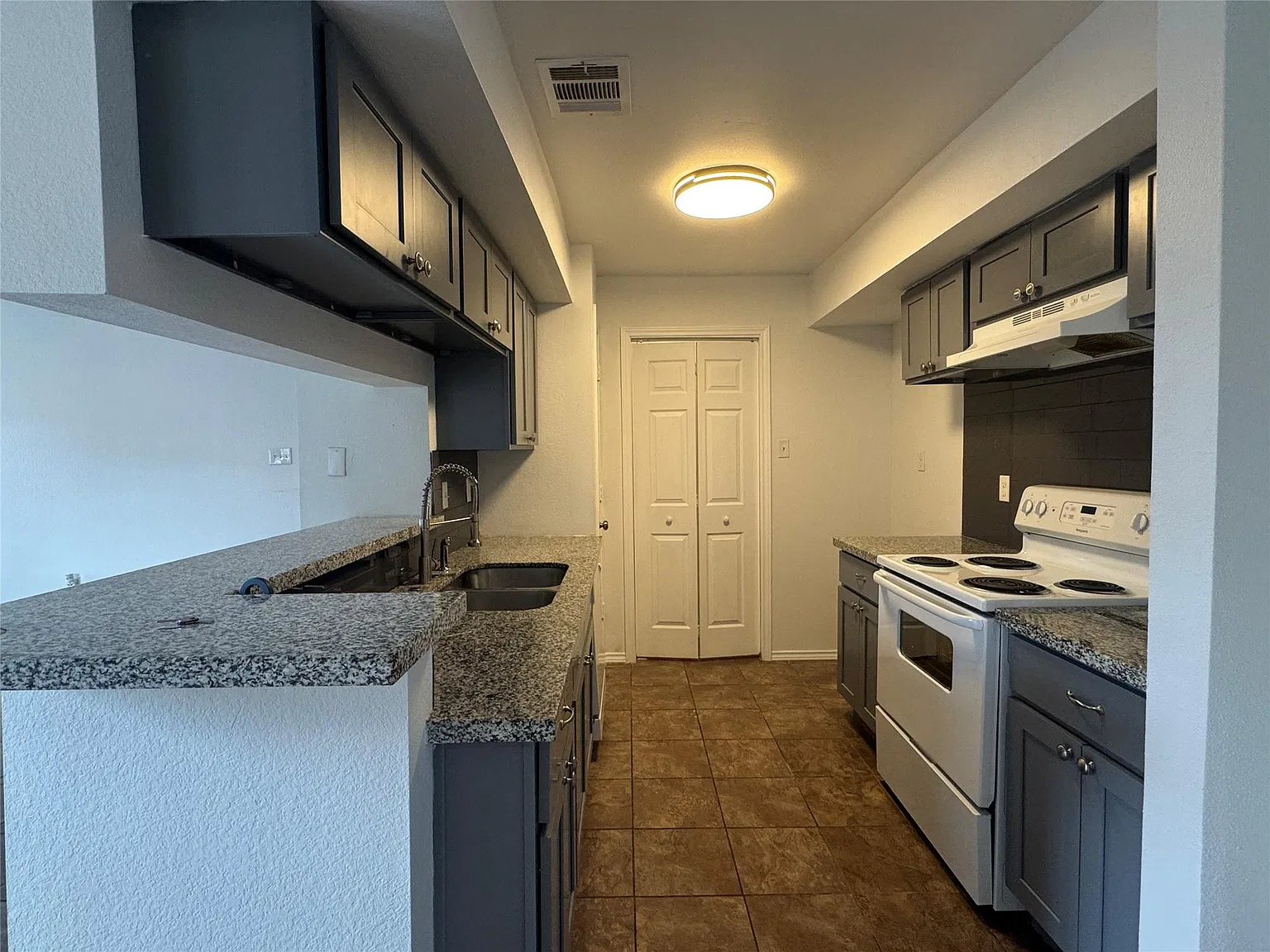 2 bed, 2.5 bath, 1272 sqft, $1,500 — Photo 4