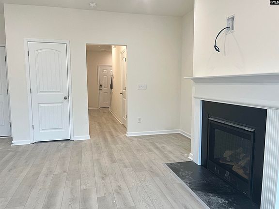 5th image of 928 Glenwillow Ln