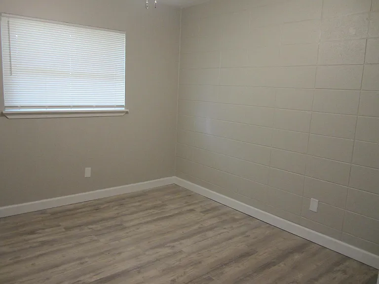 109 Chicago Ave SE #1 — Photo 5