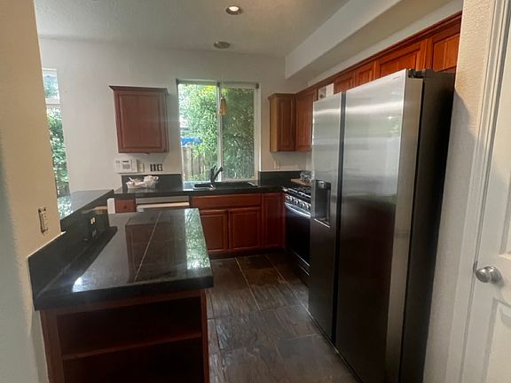 3rd image of 1022 SE Bacarra St