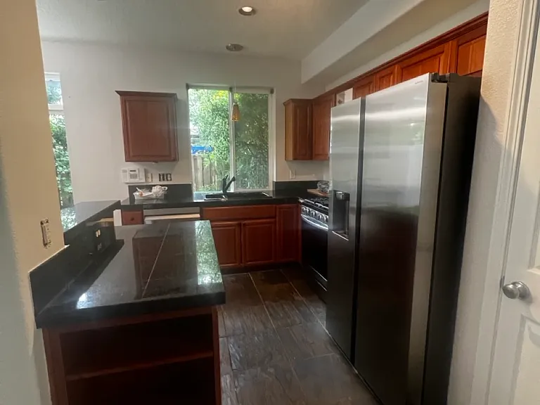 1022 SE Bacarra St — Photo 3