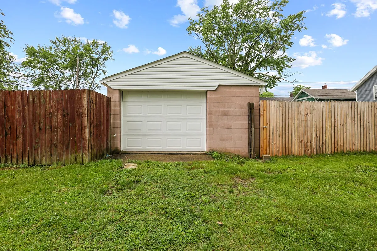 Unit Photo - 1385 Aberdeen Ave