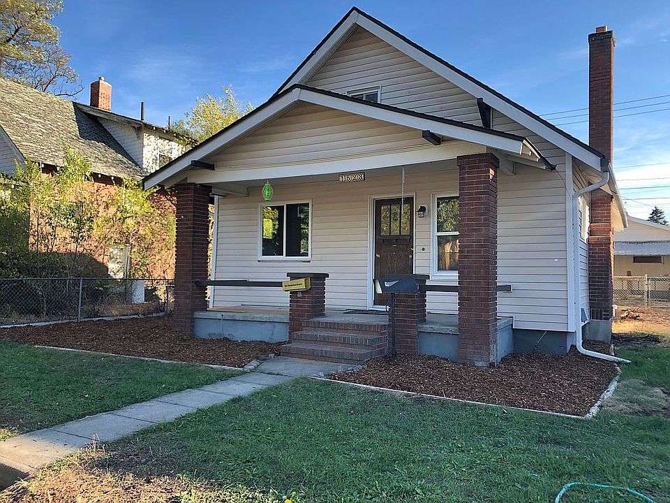 Updated yard with new bark