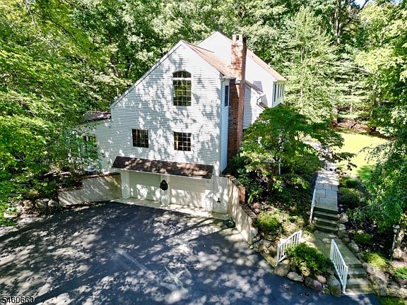 2nd image of 463 Laurel Ln