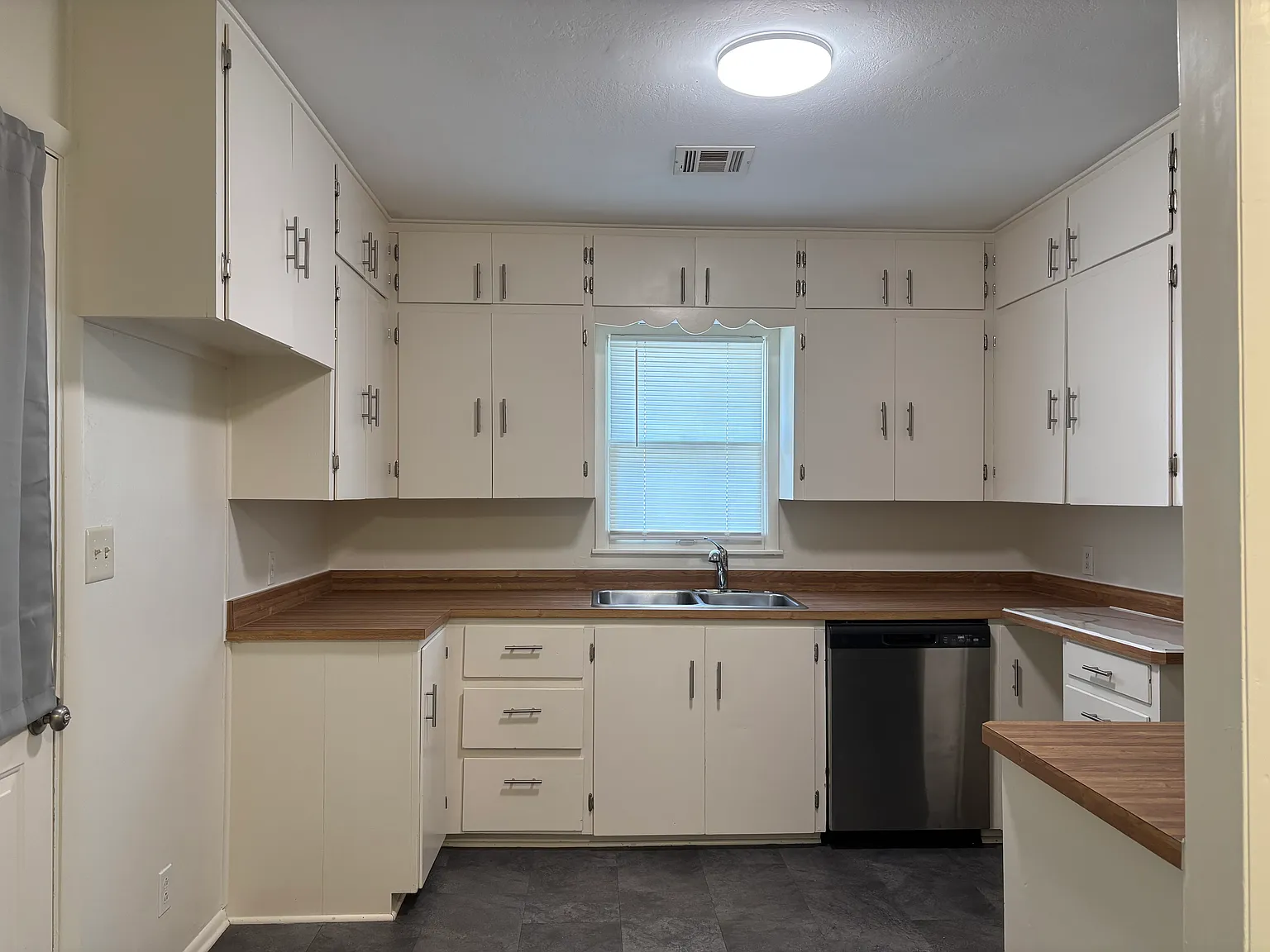 S 10th St, Ponca City — Photo 4