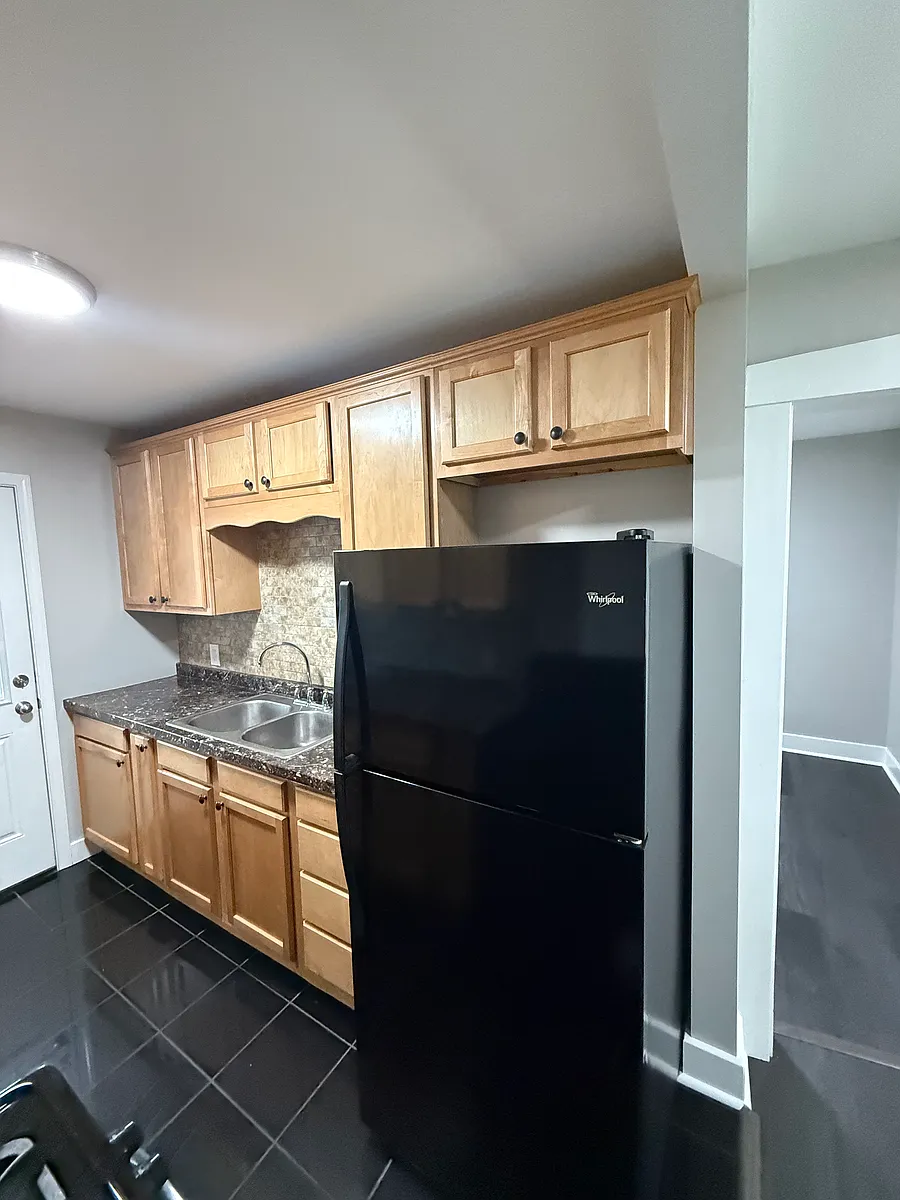 Building Photo - 591 Linden Ave #1