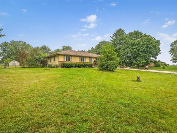 6581 Happy Acres Rd, Rockford, IL 61101