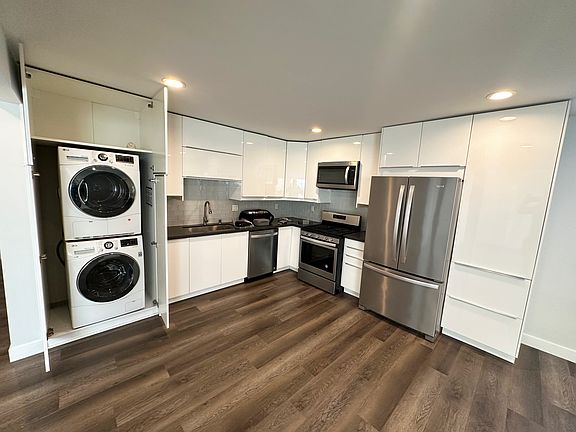 3rd image of 11415 Miranda St APT 4