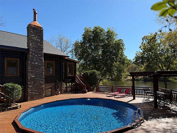 2nd image of 1011 Lakeshore Dr