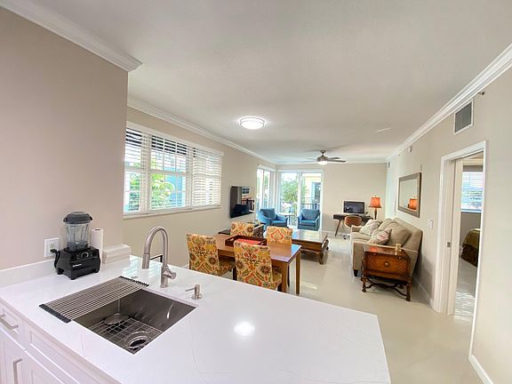 4th image of 225 NE 1st St #202