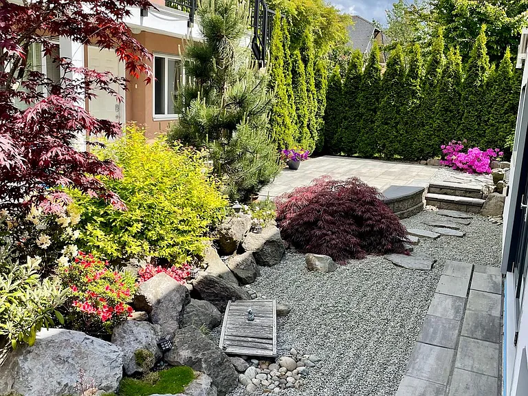 E 21st Ave — Photo 17