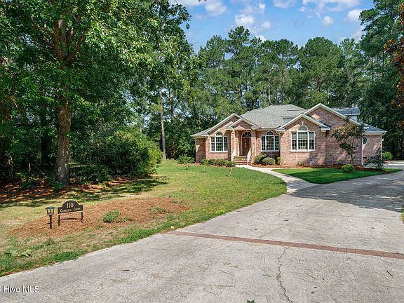 3rd image of 110 Camellia Court