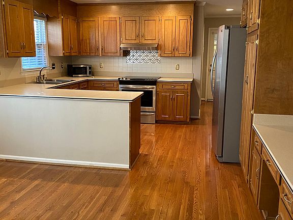 4th image of 203 Holly Park Dr