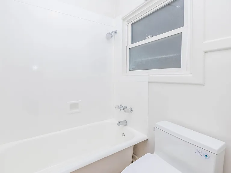 226 Athol — Photo 21