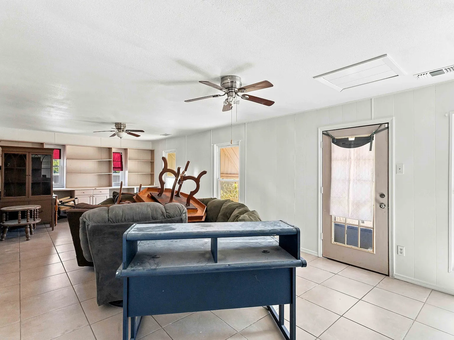 2 bed, 2200 sqft, $2,500 — Photo 1