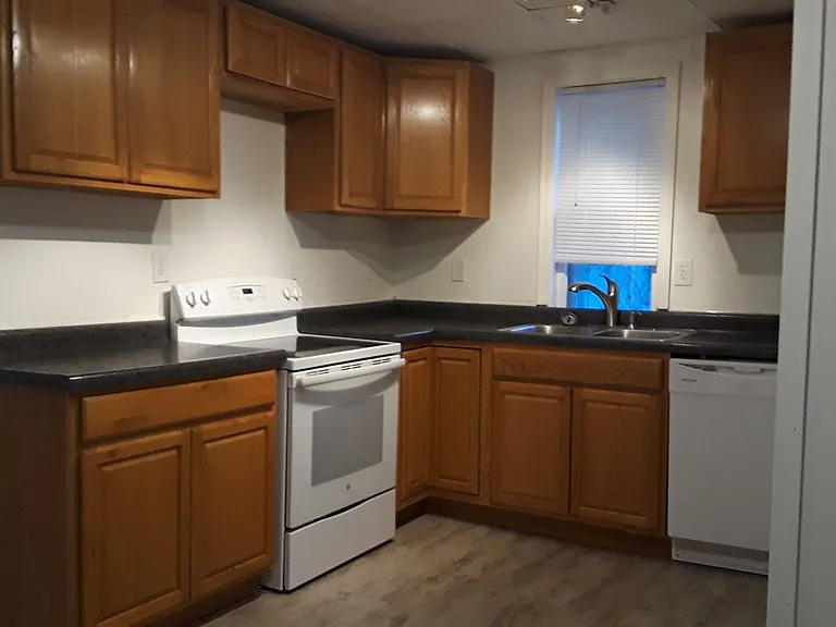 217 E 7th St #2 — Photo 5