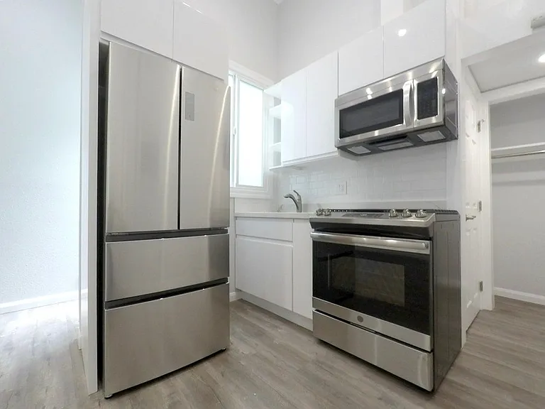 518 7th St #3 — Photo 2