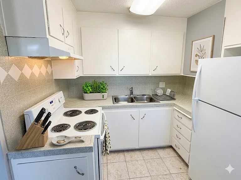 616 O Street — Photo 11