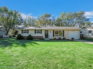 330 N Silverleaf Blvd, Carol Stream, IL 60188