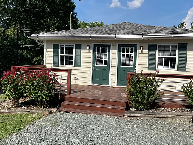 201 Carver St — Photo 2