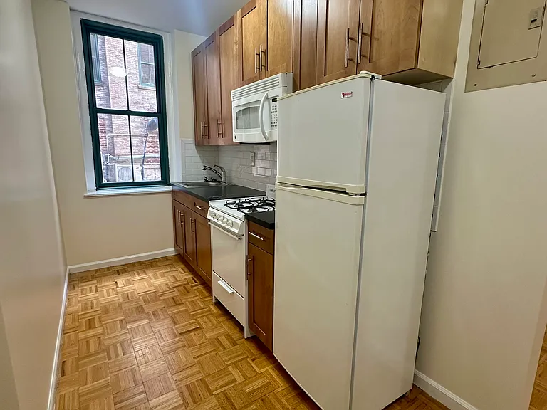 501 E 78th St #1H — Photo 1